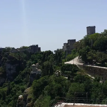Sole E Fiori Di Sicilia Apartment