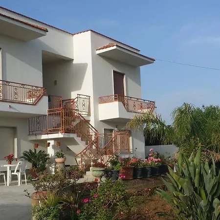 Sole E Fiori Di Sicilia Apartment